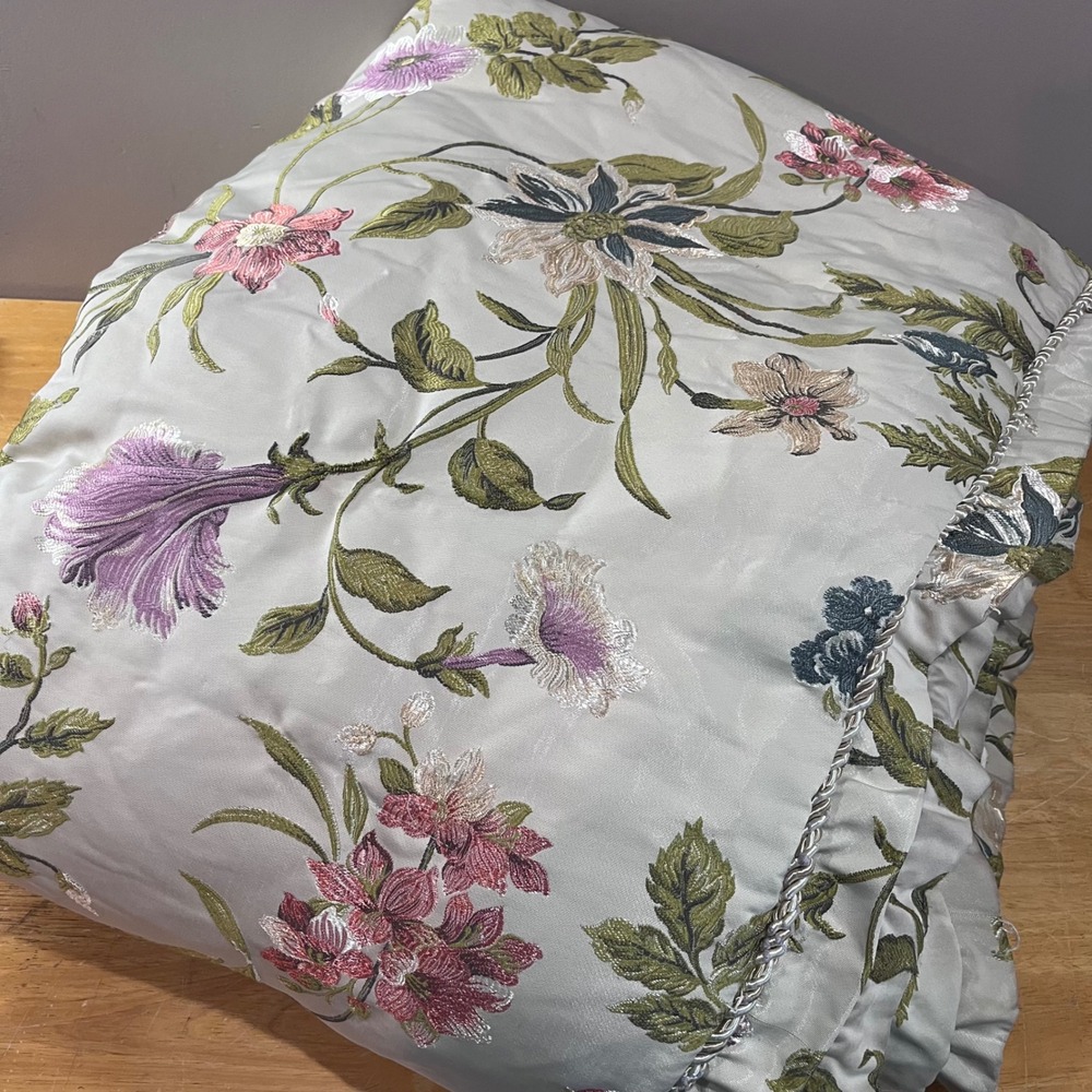 Croscill Daphne Queen Comforter Vtg Regency Floral Embroidered Corded Champagne